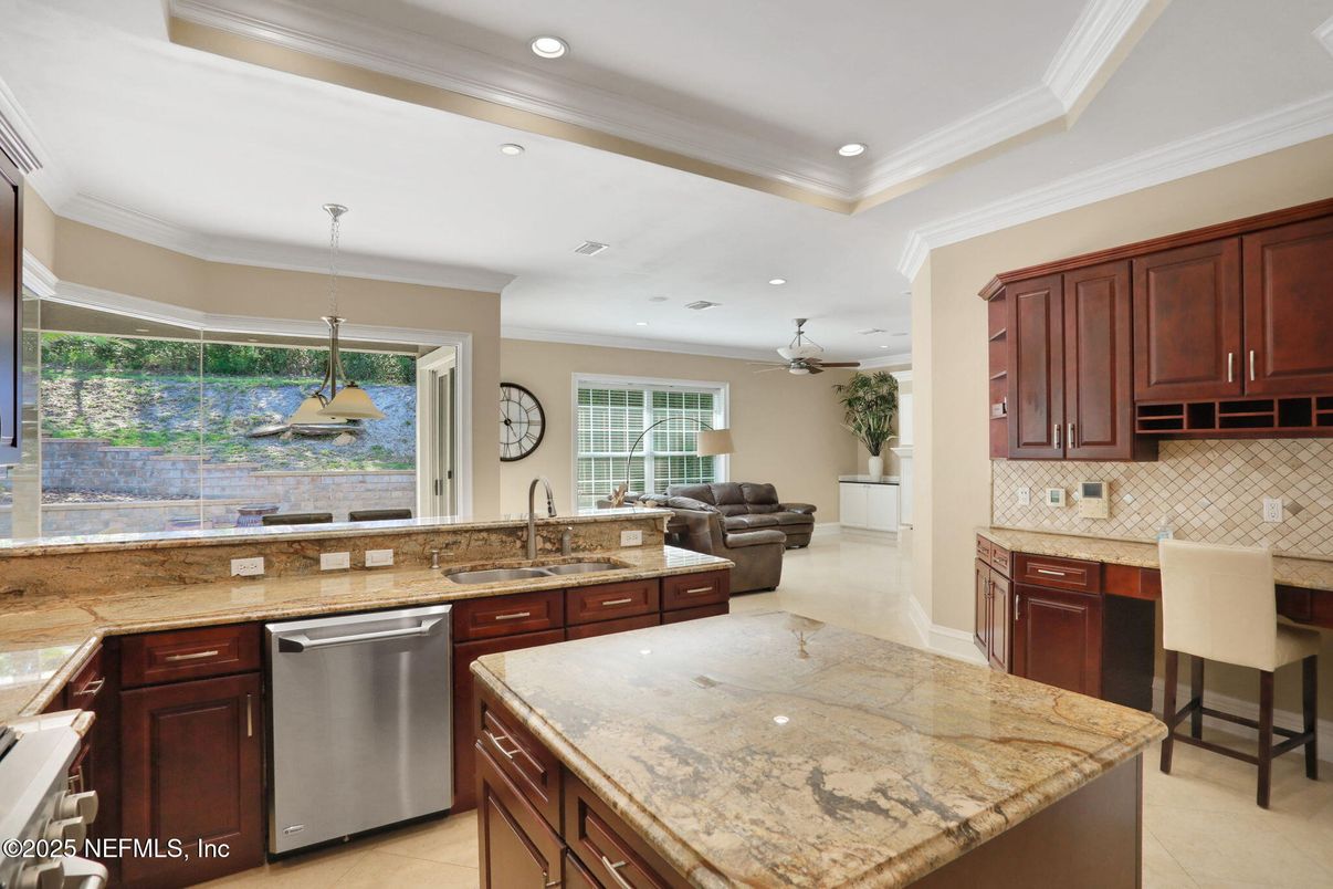 Interior, Kitchen, Living room, Pendant Lights, Recessed Lighting, Stainless Steel Appliances