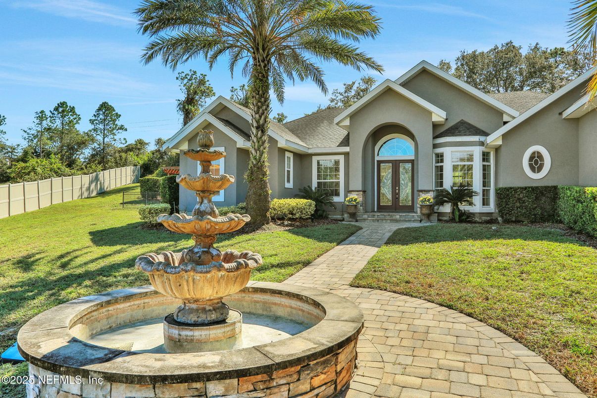 Backyard, Exterior, Facade, Ranch