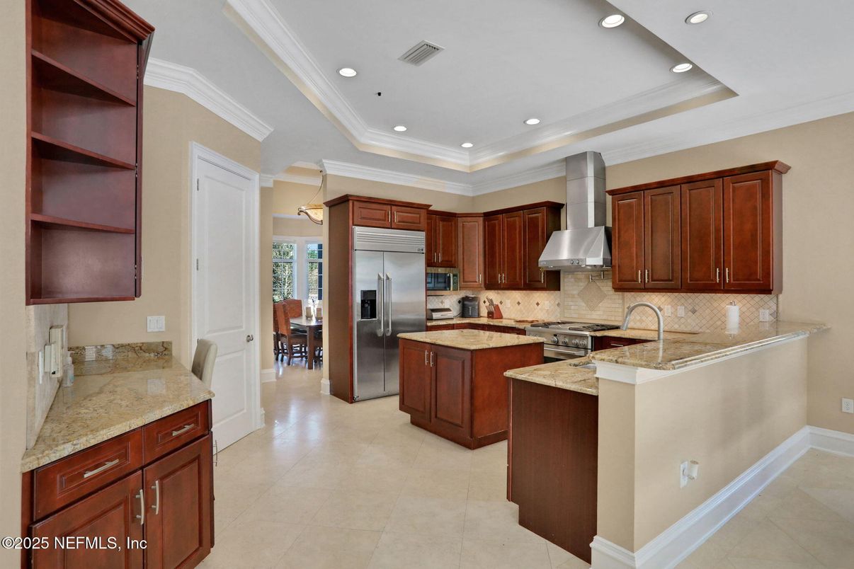 Dining room, Interior, Kitchen, Pendant Lights, Recessed Lighting, Stainless Steel Appliances