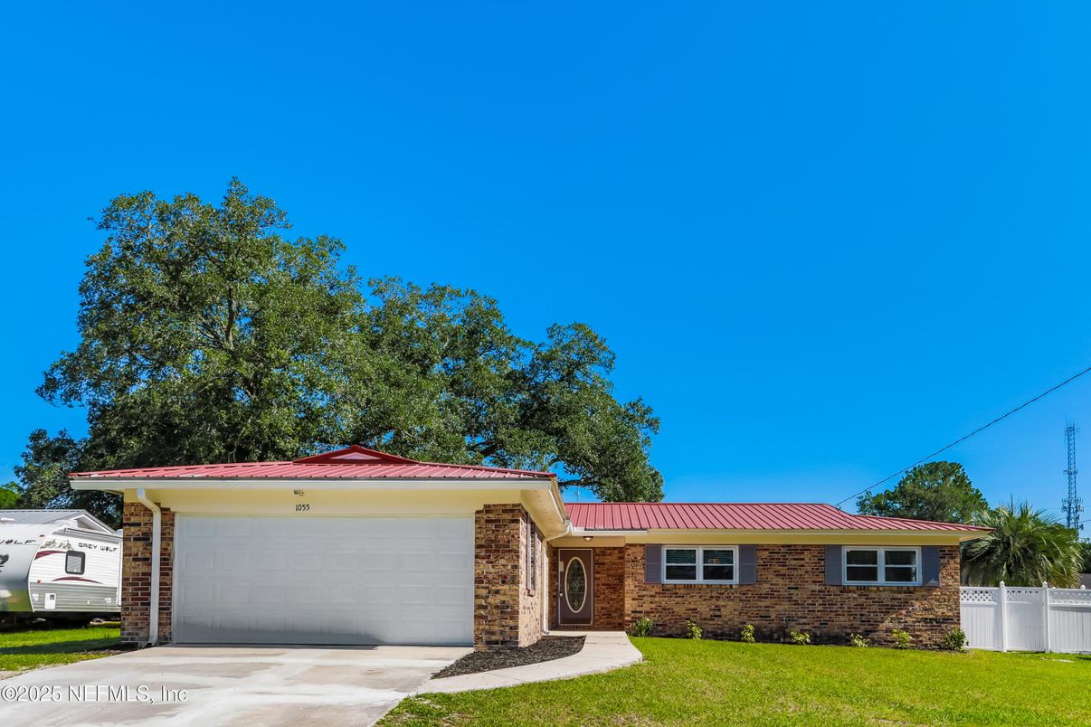 Attached, Exterior, Facade, Brick Facade, Ranch