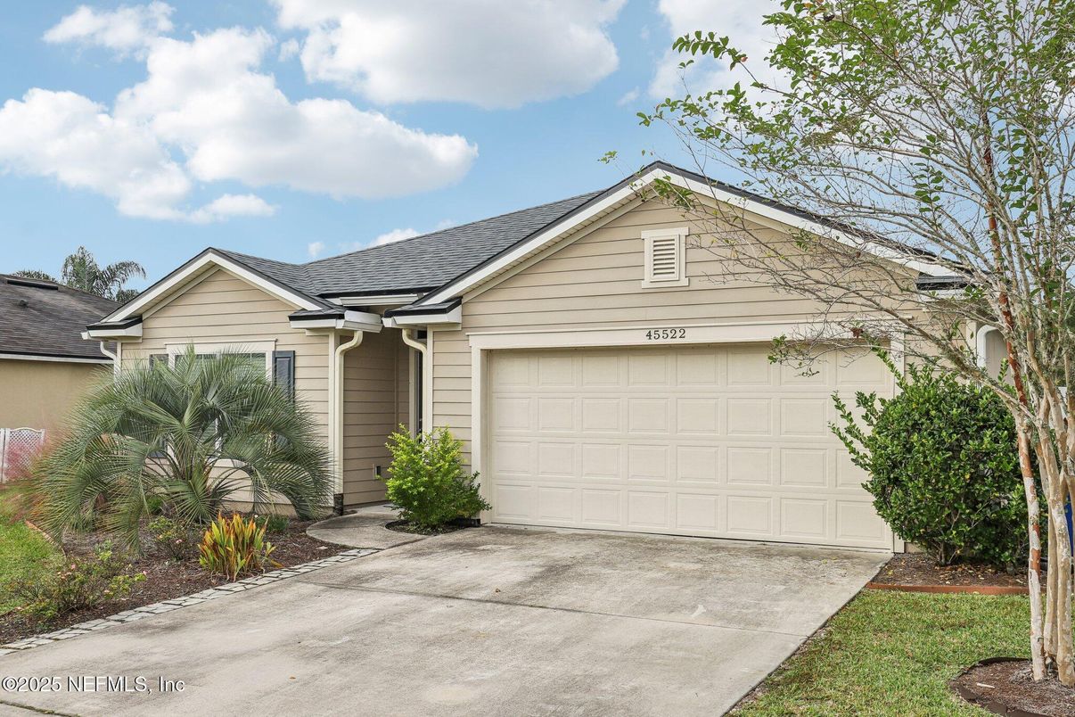 Attached, Exterior, Facade, Ranch