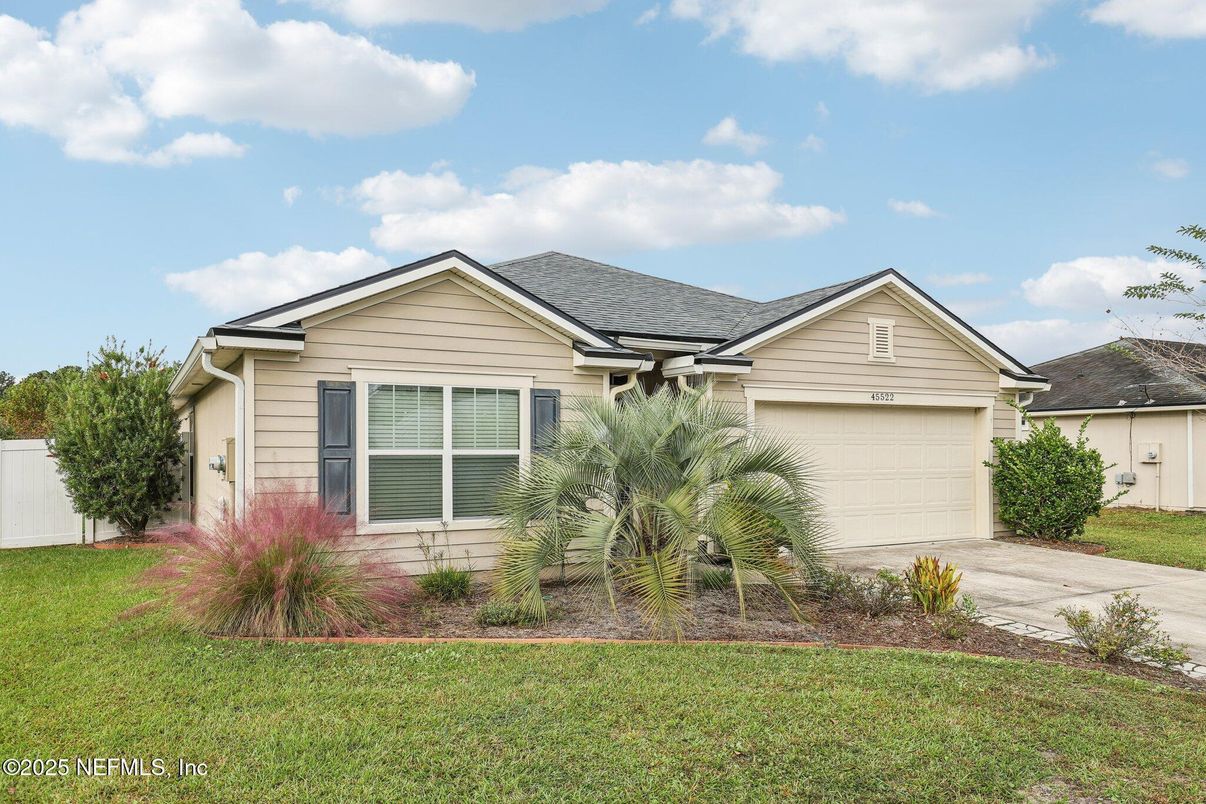 Attached, Exterior, Facade, Ranch