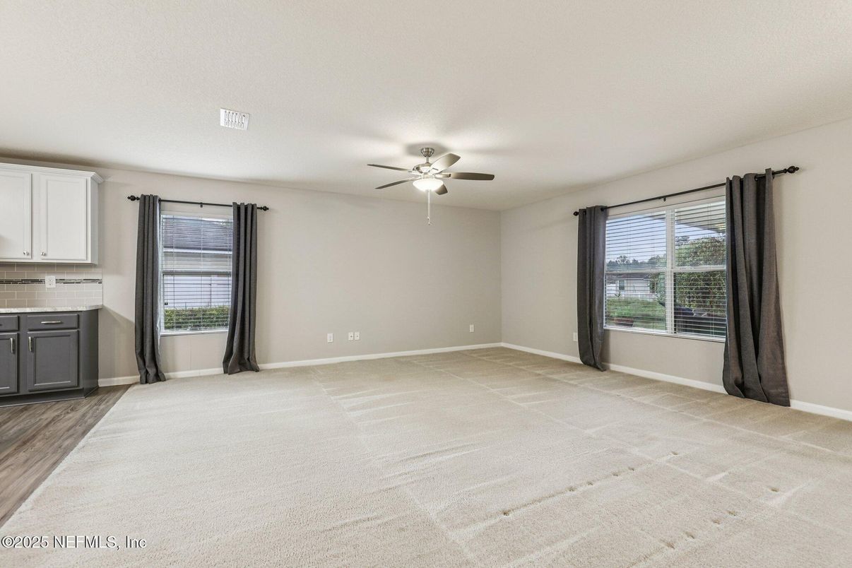 Empty room, Interior