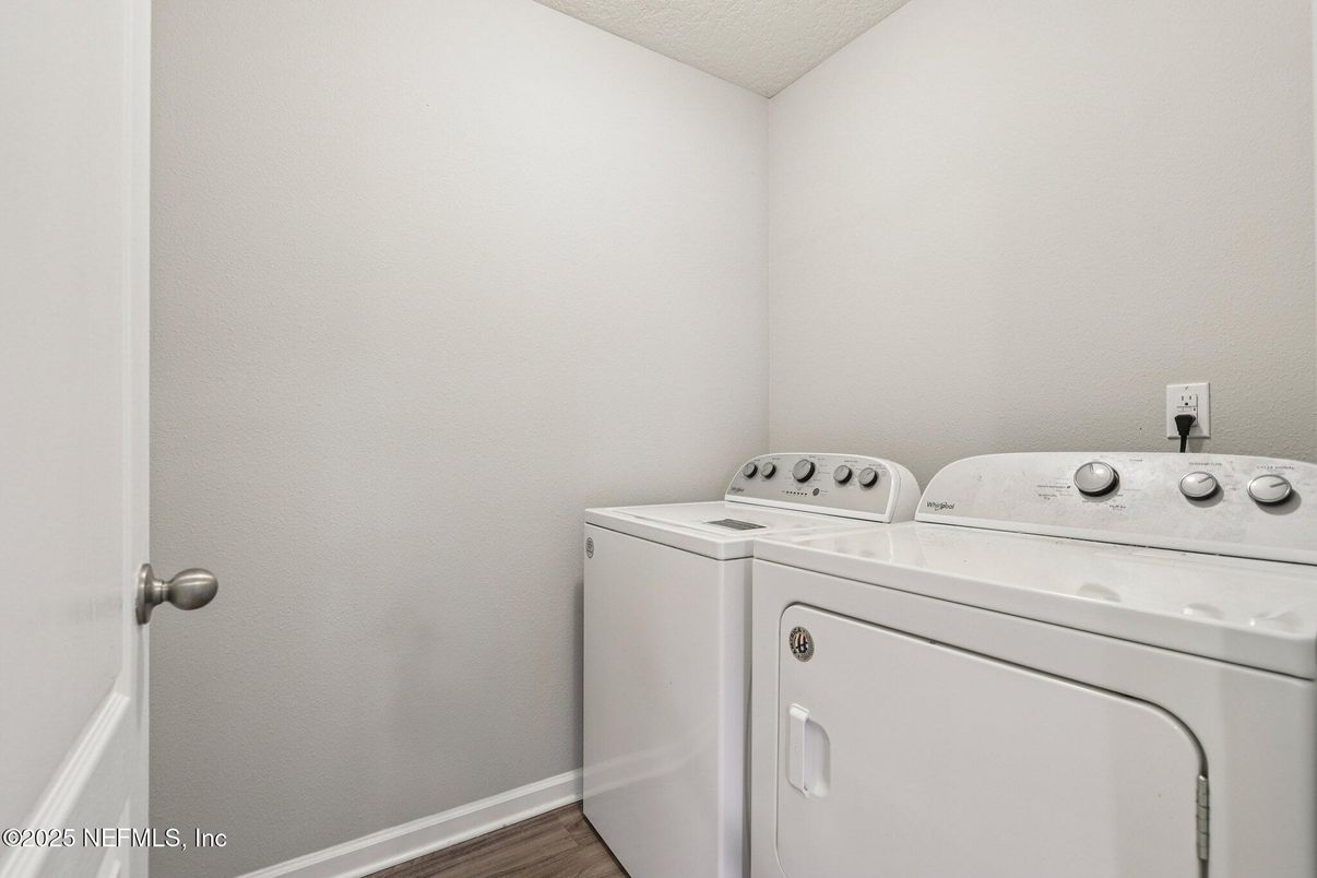 Interior, Washer, Wood Texture Flooring