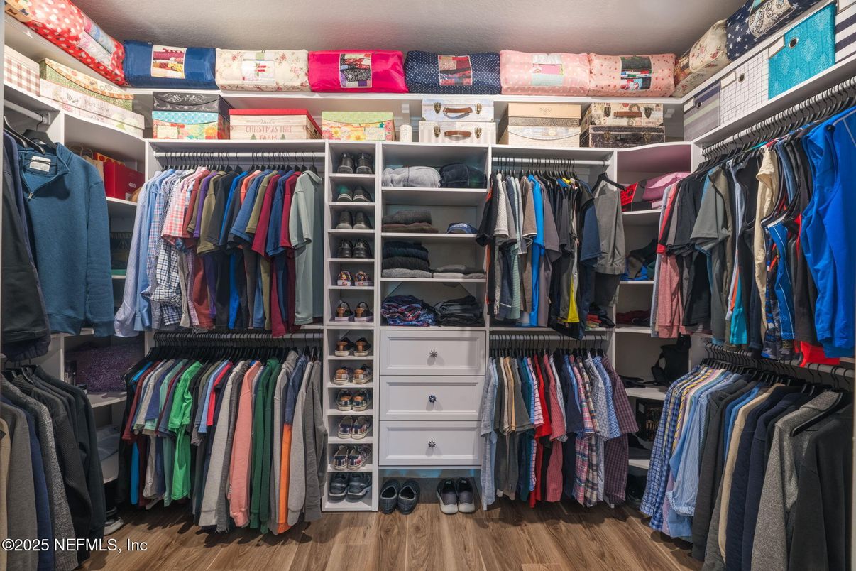 Interior, Walk-in Closets, Wood Texture Flooring