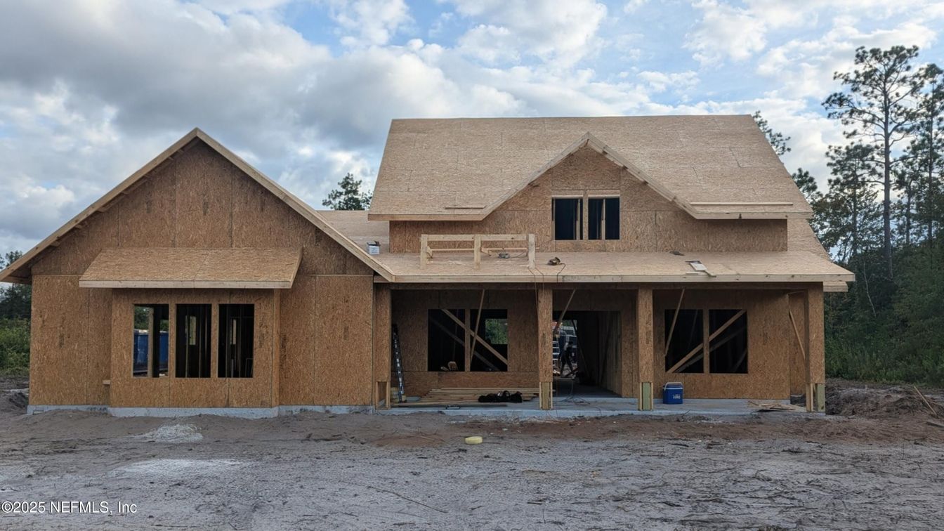 Exterior, Facade, Log Home