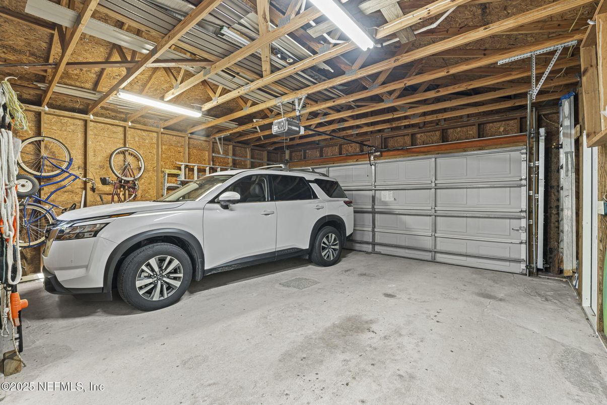 Garage, Interior, Wooden Beams