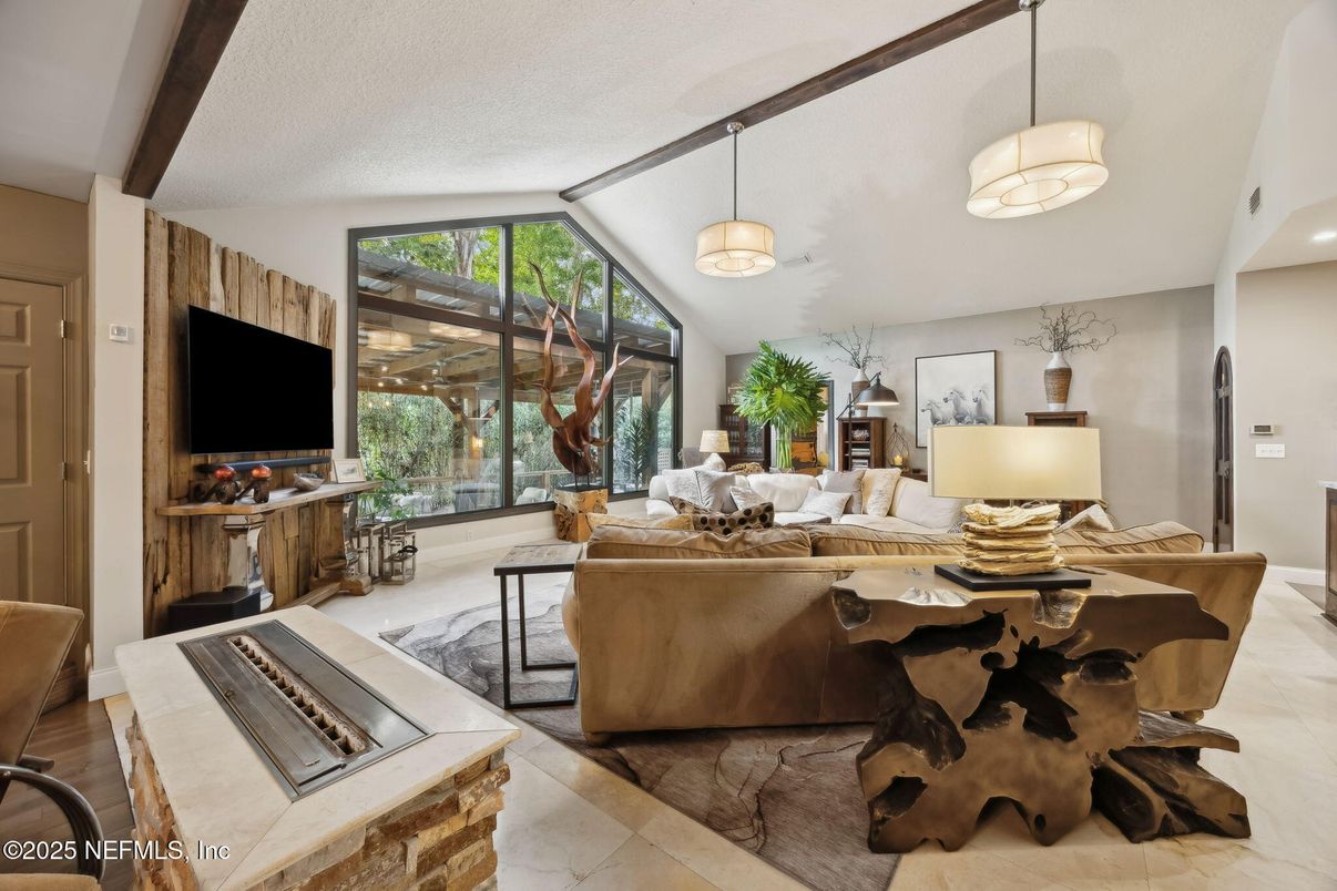 Dining room, Interior, Living room, Pendant Lights, Recessed Lighting