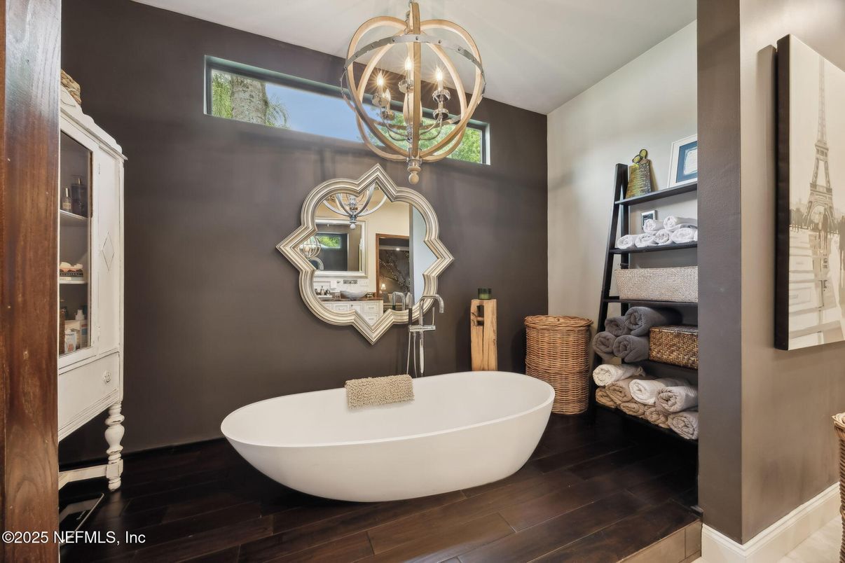 Bathroom, Free Standing Baths, Interior, Pendant Lights, Wood Texture Flooring