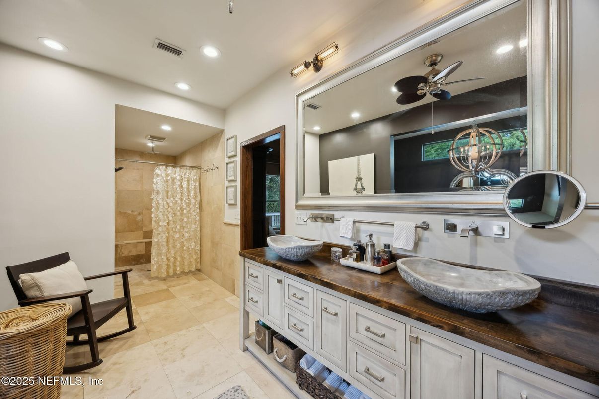 Bathroom, Dual Sink Vanities, Interior, Recessed Lighting