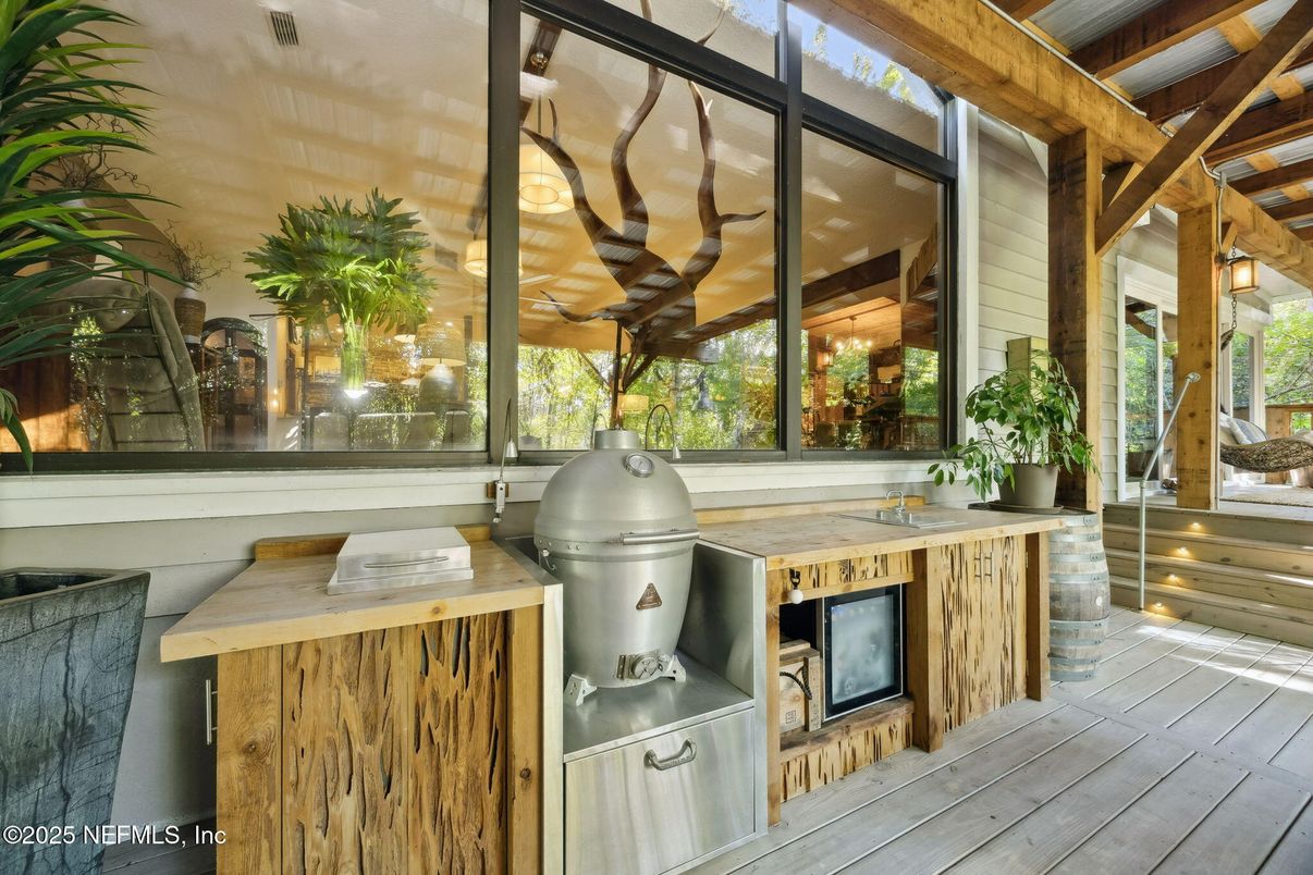 Exterior, Outdoor Kitchen