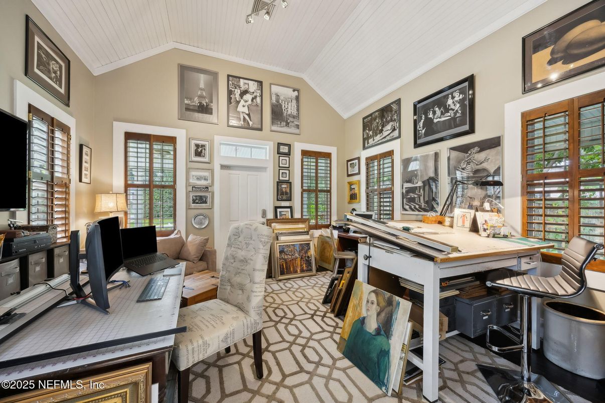 Home Office, Interior