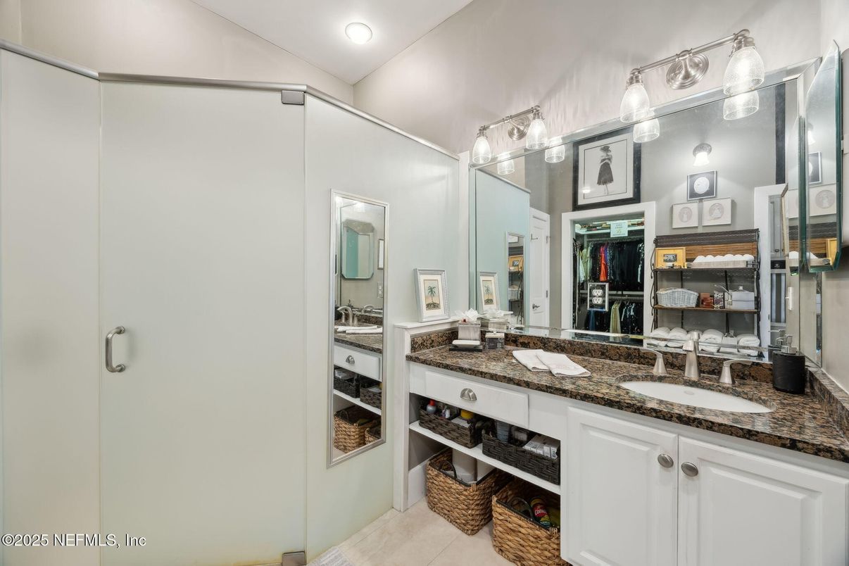 Bathroom, Interior, Recessed Lighting