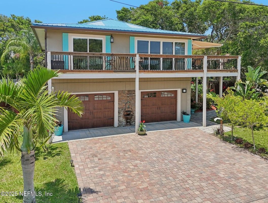 Attached, Exterior, Facade, Modern