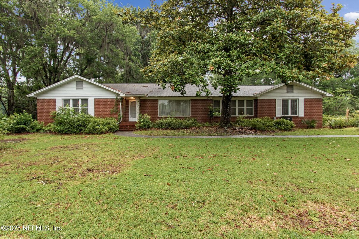 Exterior, Facade, Brick Facade, Ranch