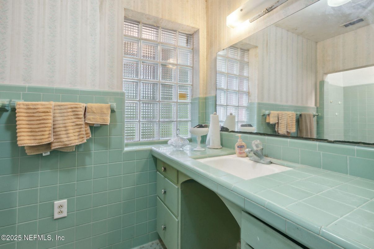 Bathroom, Interior, Tile Countertops