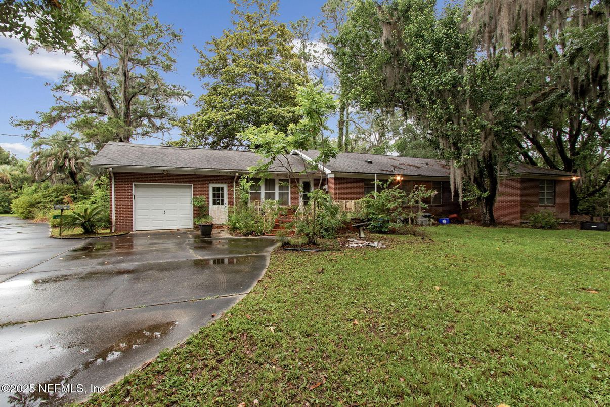 Attached, Exterior, Facade, Brick Facade, Ranch