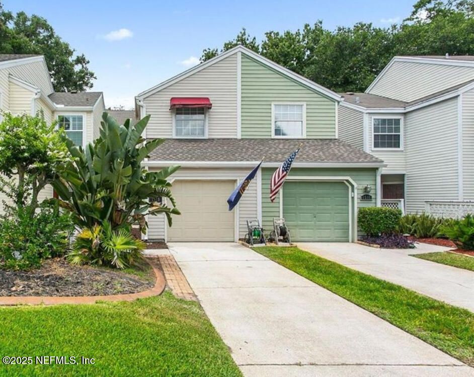 Attached, Exterior, Facade, Farmhouse