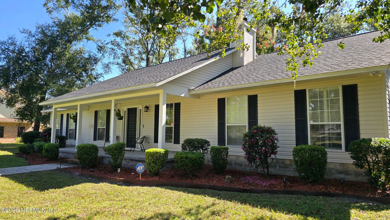 Exterior, Facade, Ranch