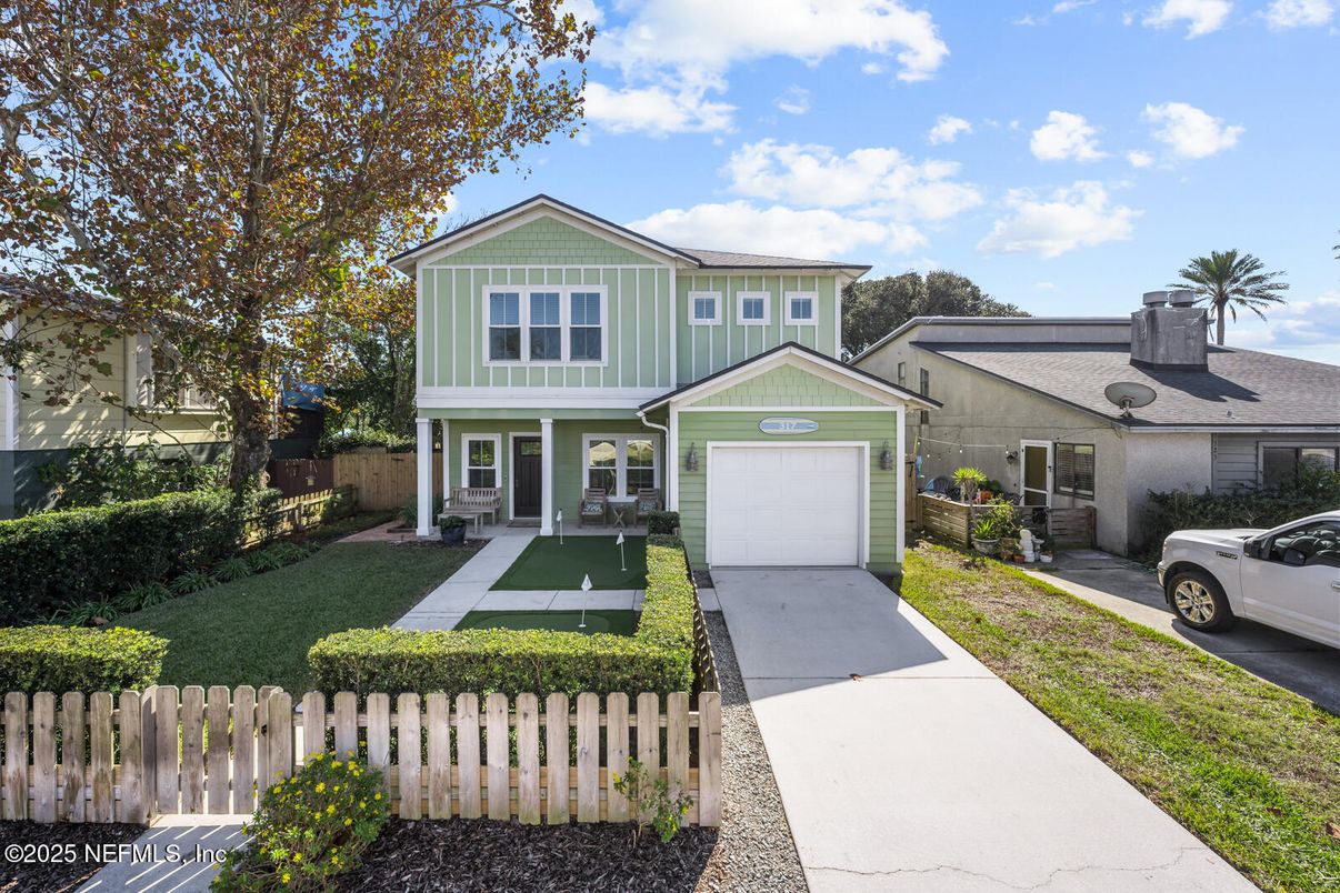 Attached, Exterior, Facade, Farmhouse