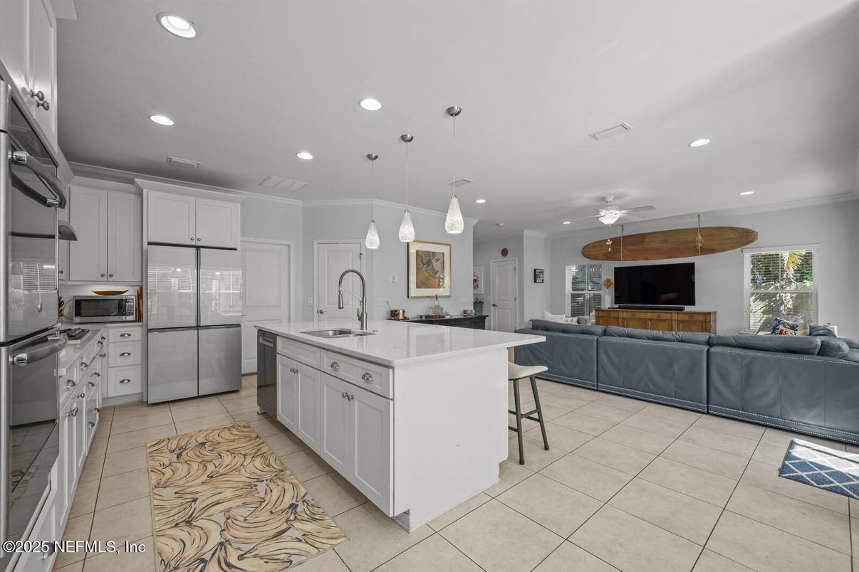 Interior, Kitchen, Living room, Pendant Lights, Recessed Lighting, Stainless Steel Appliances