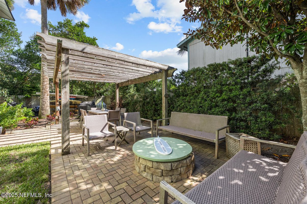 Exterior, Outdoor Kitchen