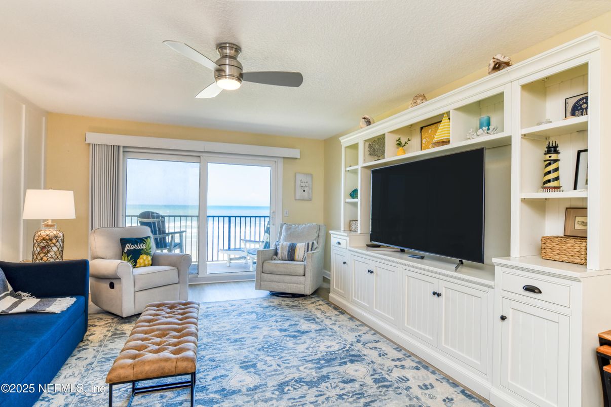 Interior, Living room, Water