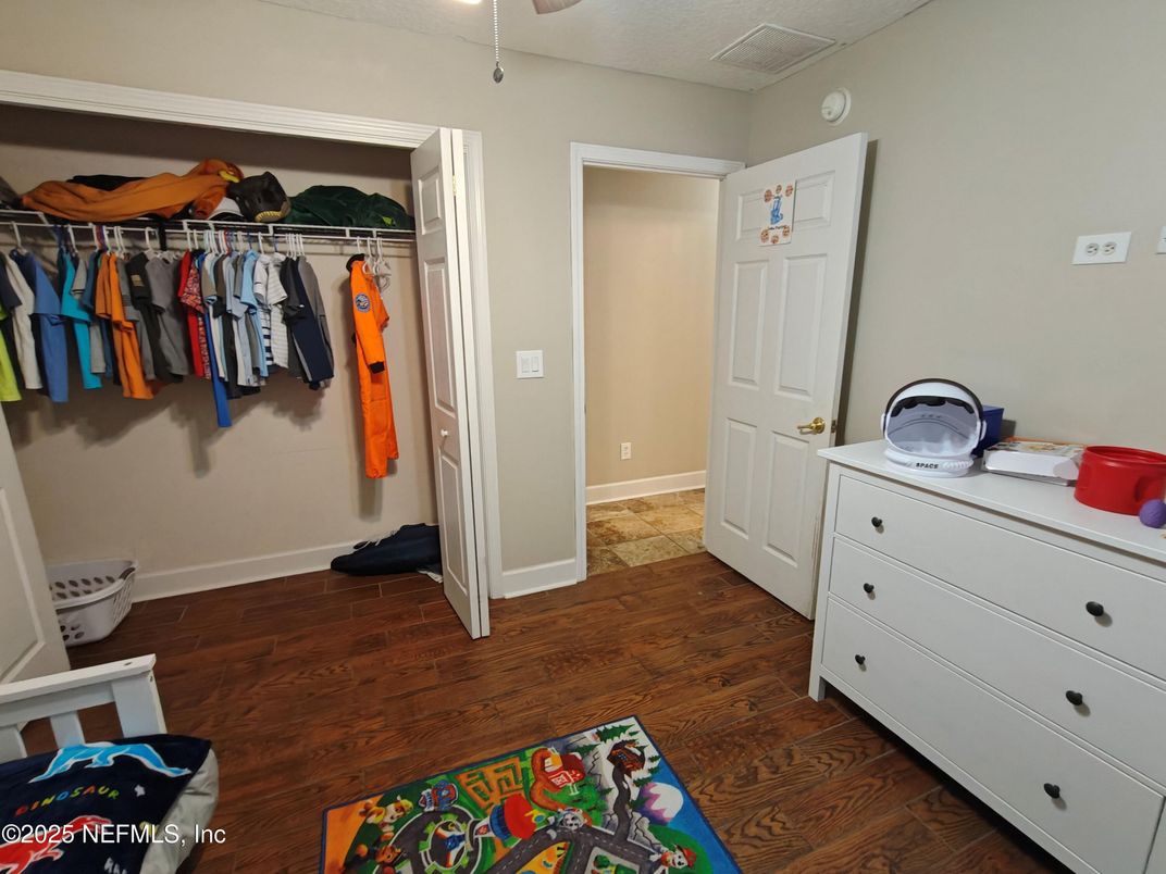 Interior, Walk-in Closets, Wood Texture Flooring