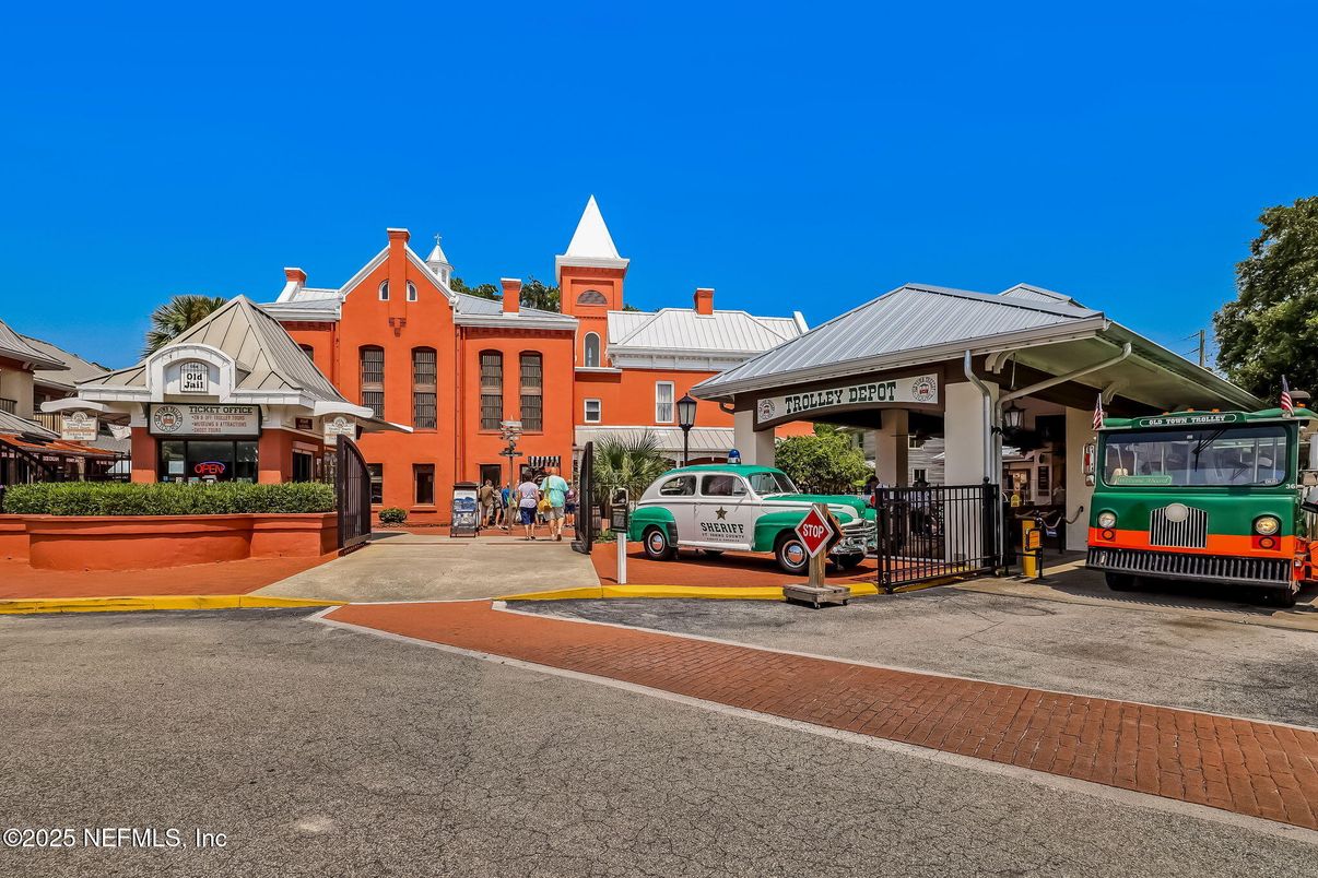 Exterior, Facade, None