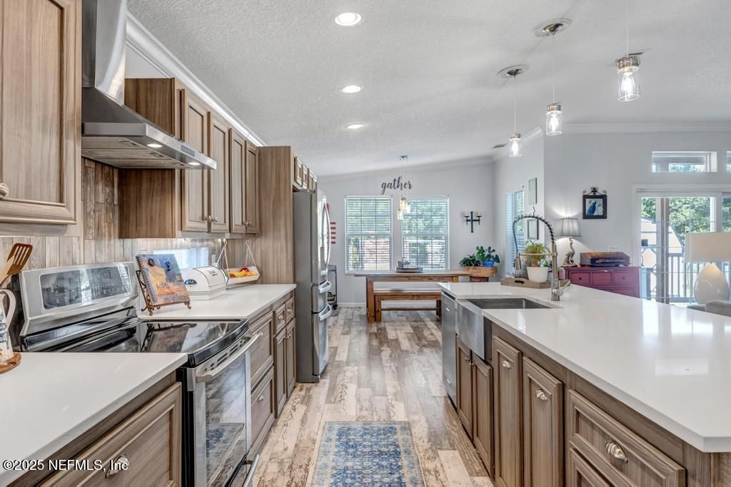 Dining room, Interior, Kitchen, Pendant Lights, Recessed Lighting, Wood Texture Flooring