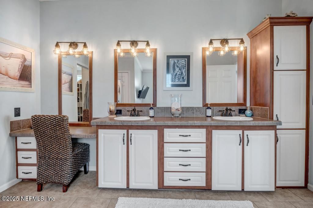 Bathroom, Dual Sink Vanities, Interior