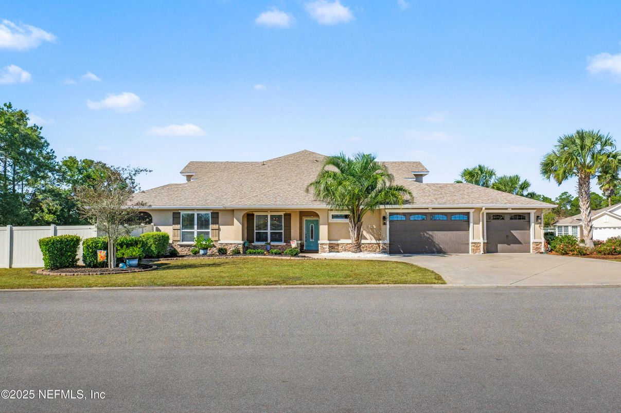 Attached, Exterior, Facade, Ranch