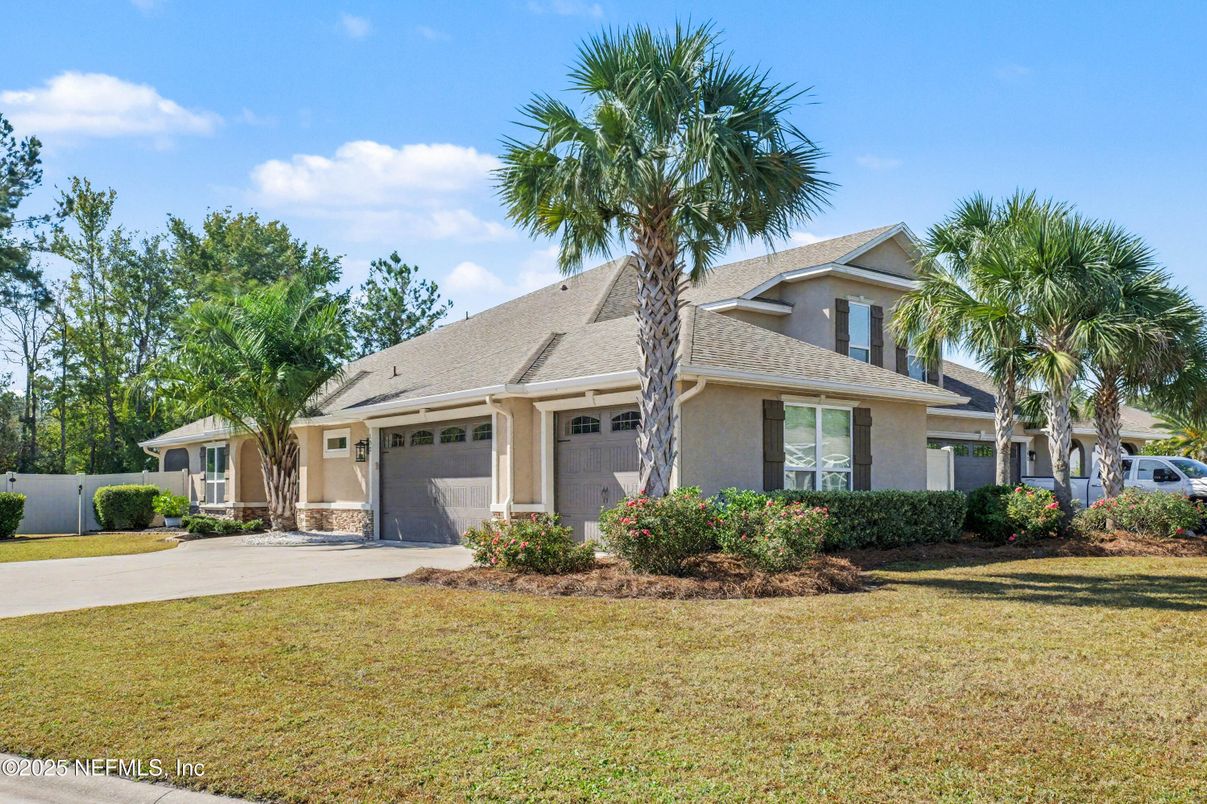 Attached, Exterior, Facade, Ranch