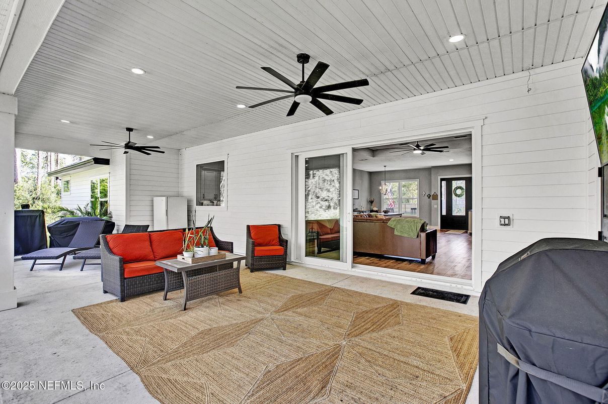 Exterior, Living room, Recessed Lighting