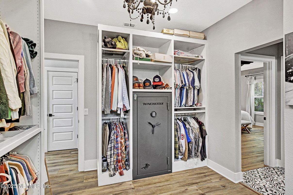 Interior, Walk-in Closets, Wood Texture Flooring