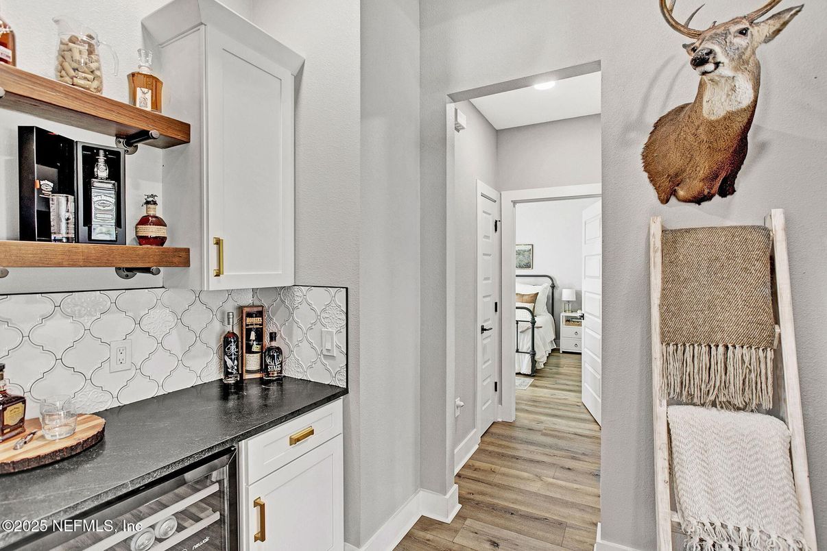 Interior, Recessed Lighting, Washer, Wood Texture Flooring