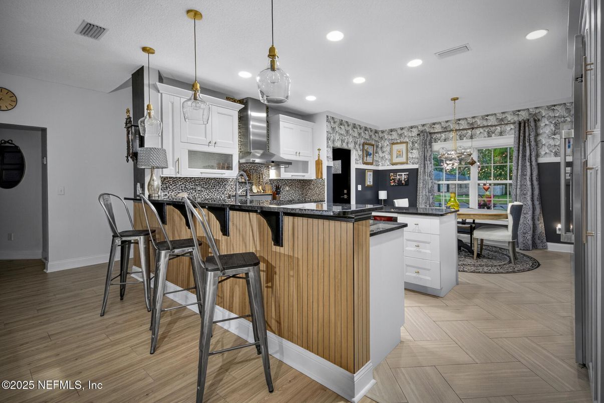 Dining room, Interior, Kitchen, Pendant Lights, Recessed Lighting, Wood Texture Flooring