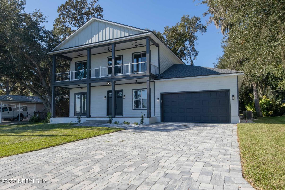 Attached, Exterior, Facade, Farmhouse