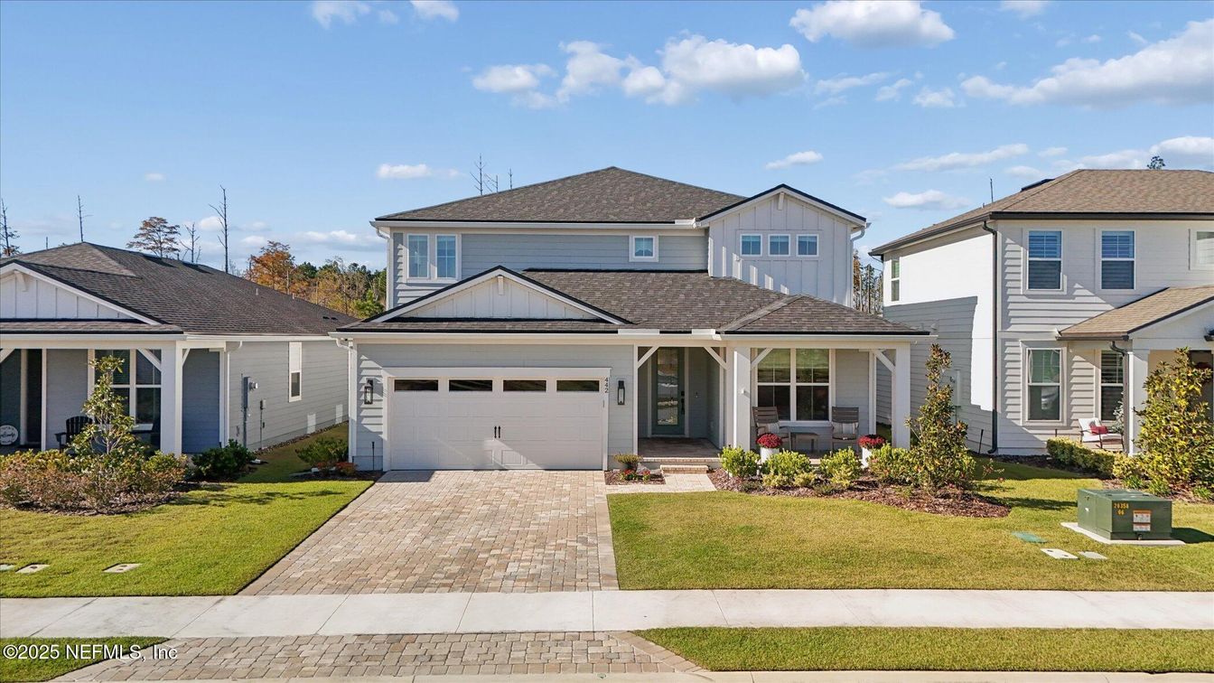 Attached, Exterior, Facade, Farmhouse