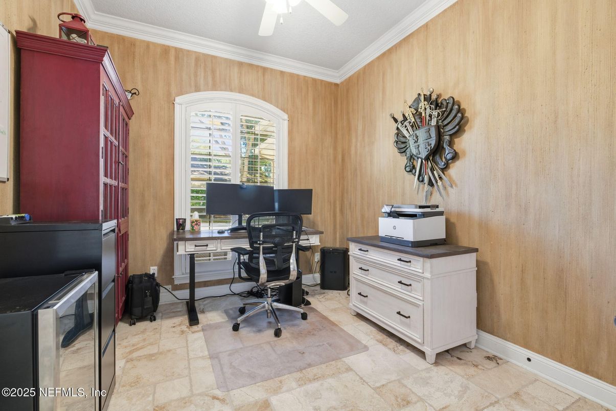 Home Office, Interior