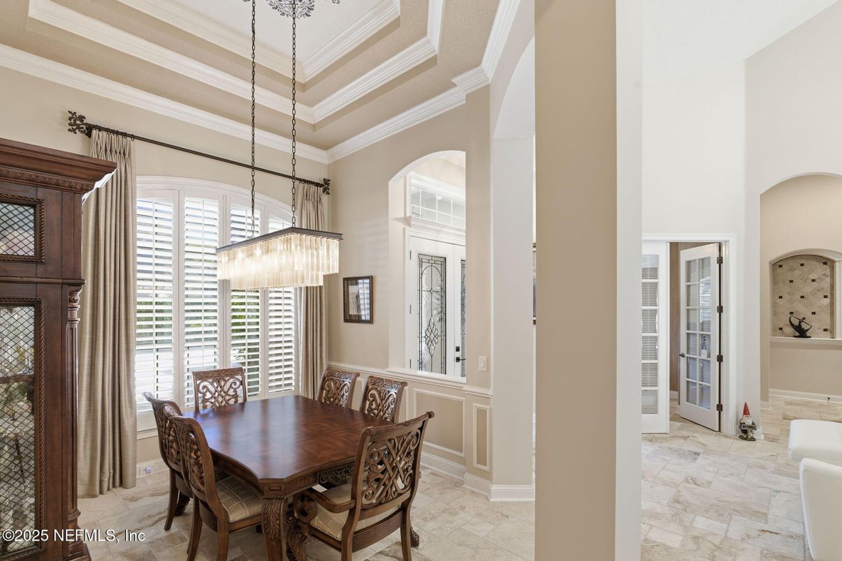 Chandelier, Dining room, Interior, Pendant Lights