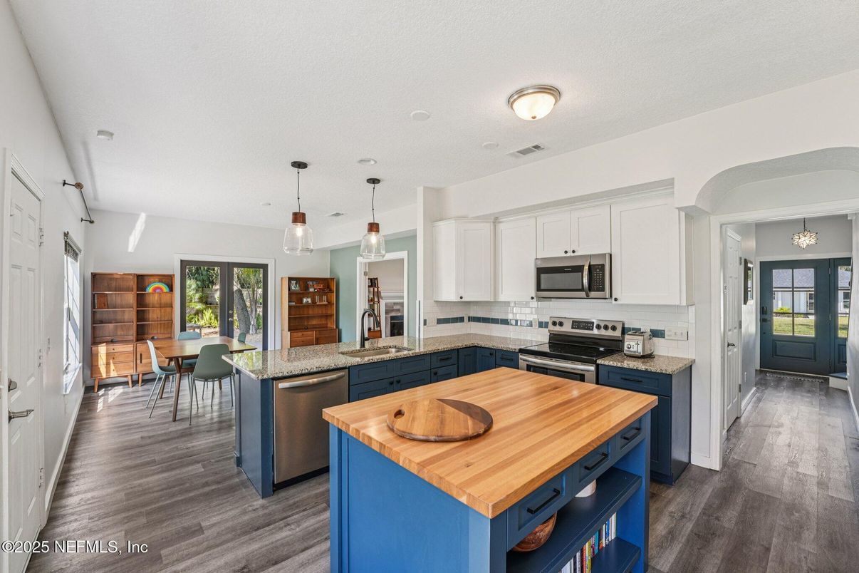 Dining room, Interior, Kitchen, Pendant Lights, Stainless Steel Appliances, Wood Texture Flooring