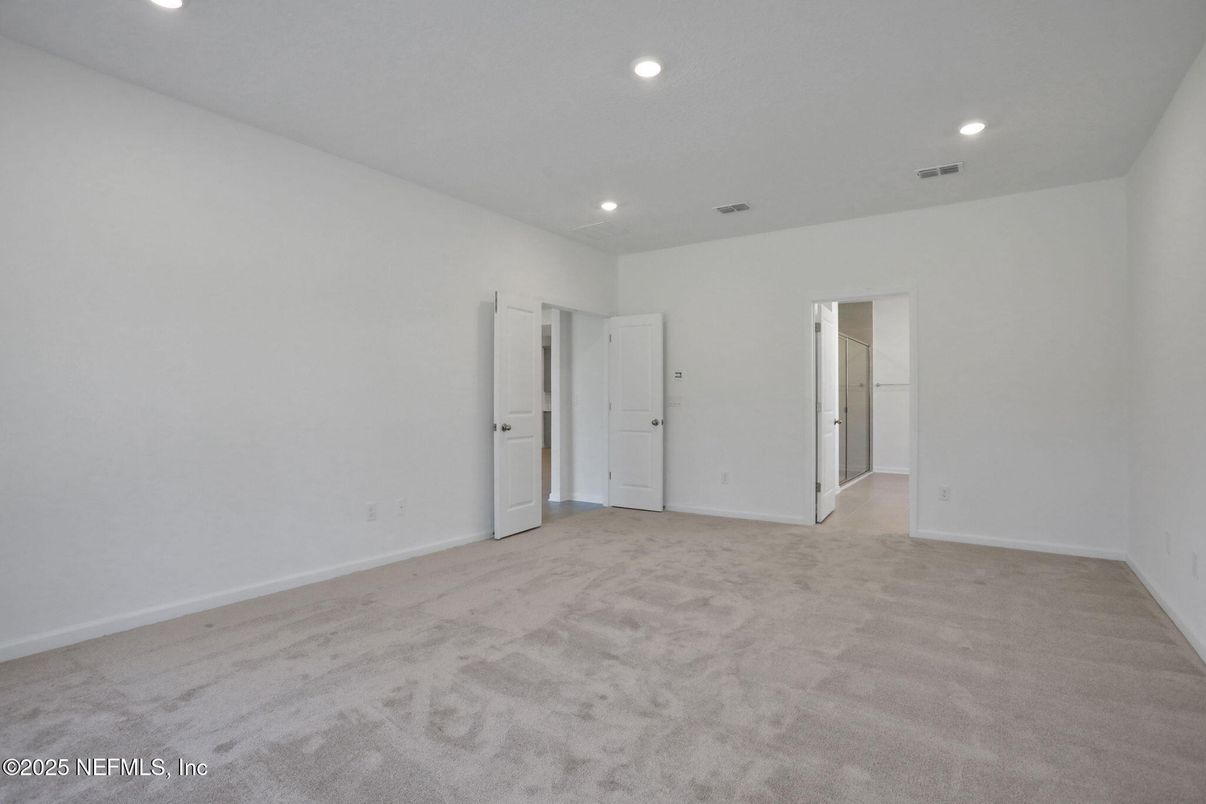 Empty room, Interior, Recessed Lighting