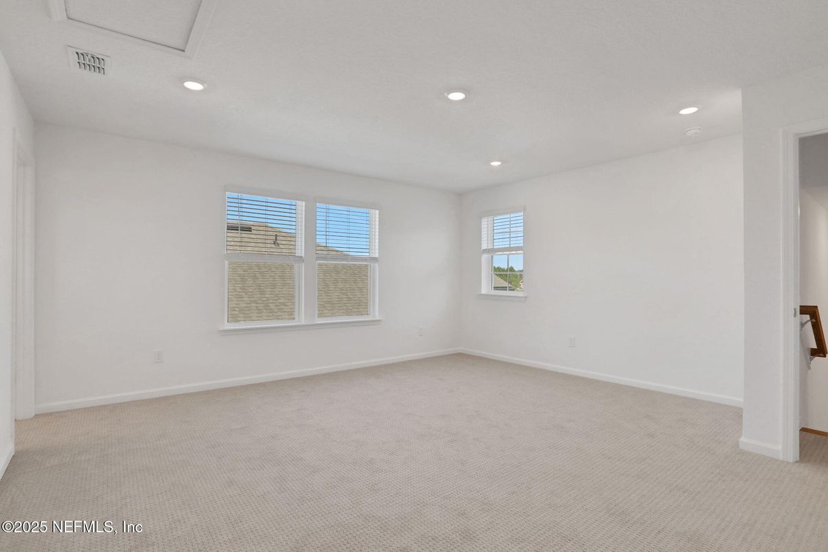 Empty room, Interior, Recessed Lighting