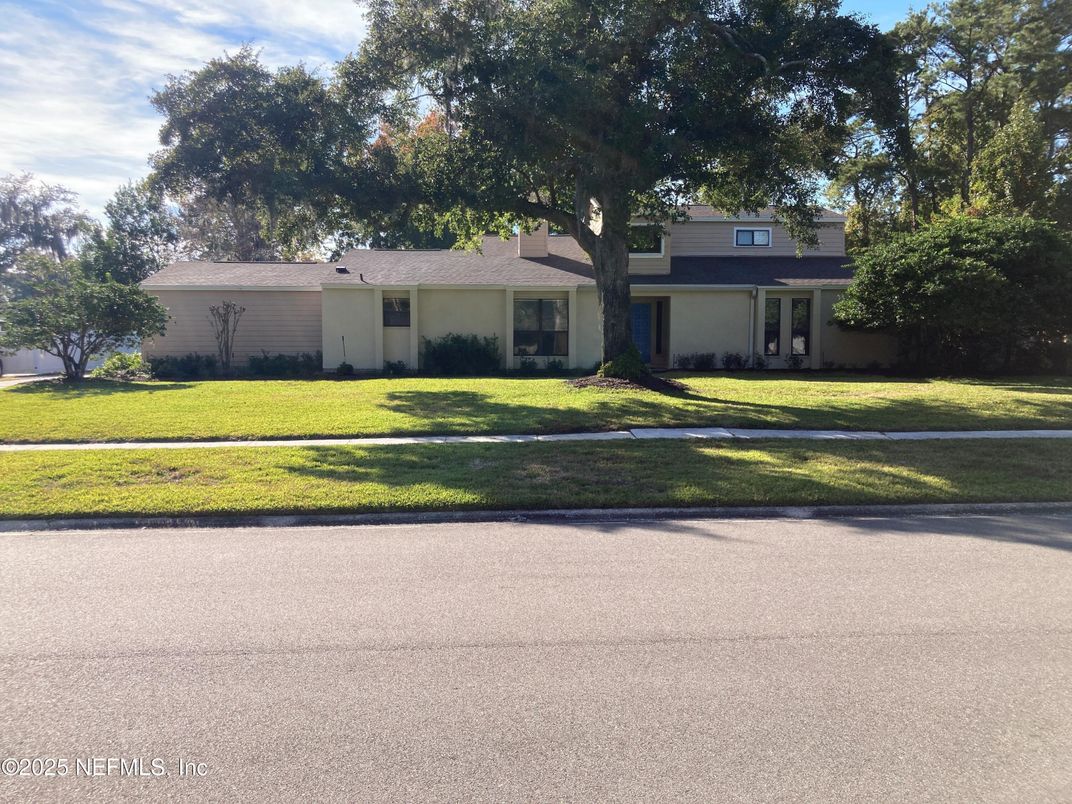Exterior, Facade, Ranch