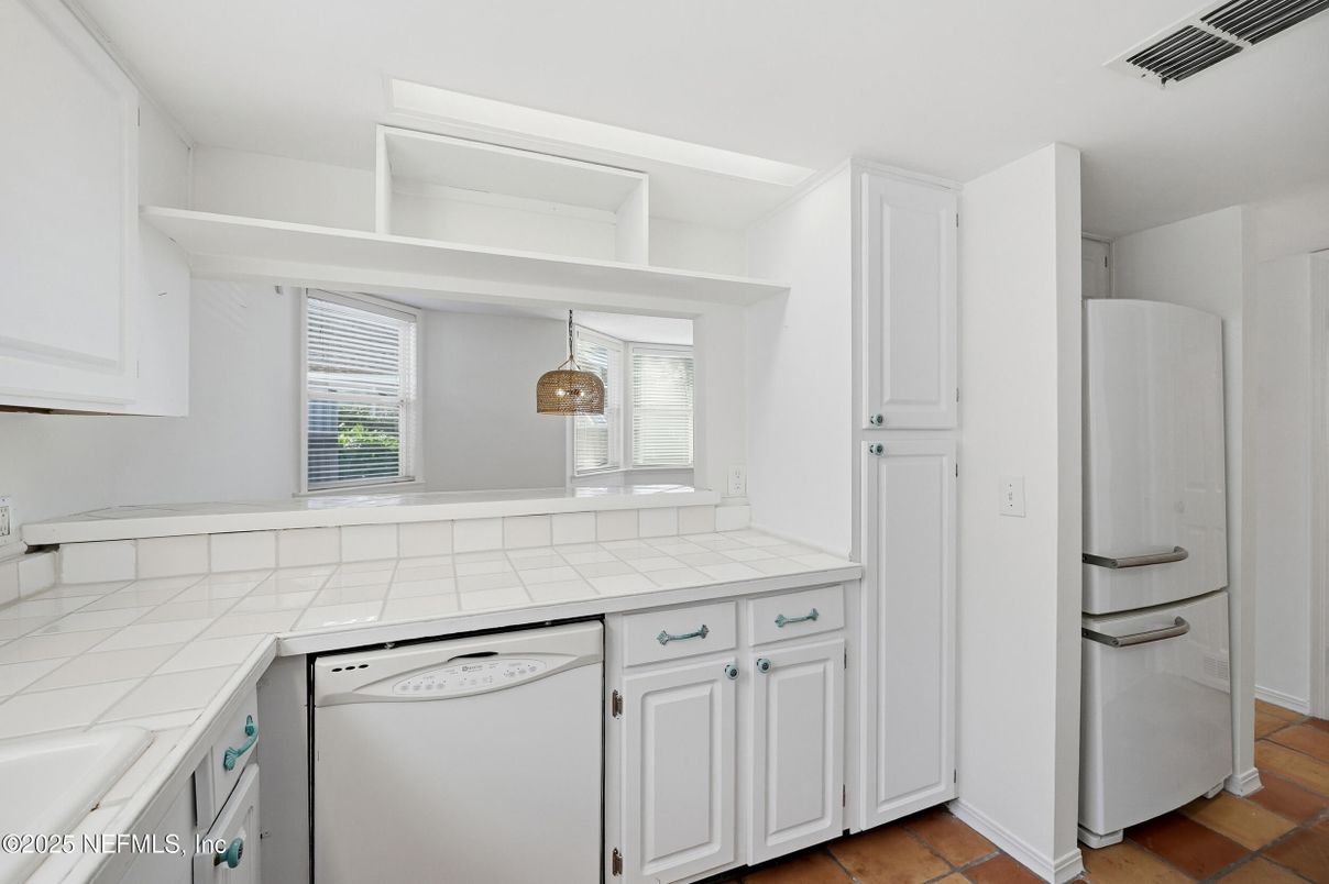 Interior, Kitchen, Pendant Lights, Tile Countertops