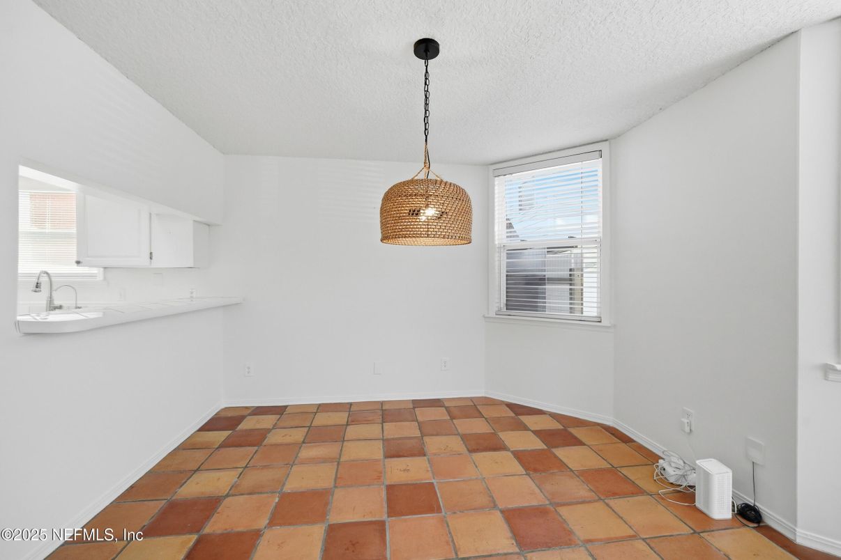 Empty room, Interior, Pendant Lights