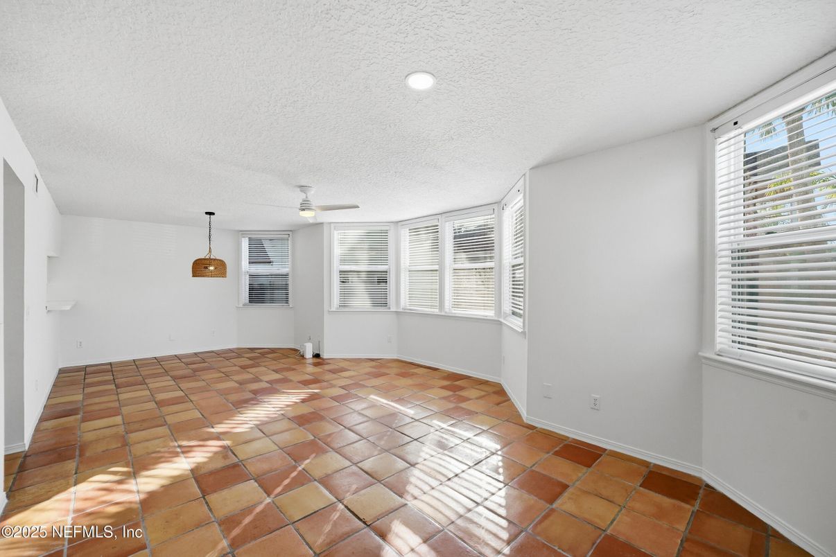 Empty room, Interior, Pendant Lights, Recessed Lighting