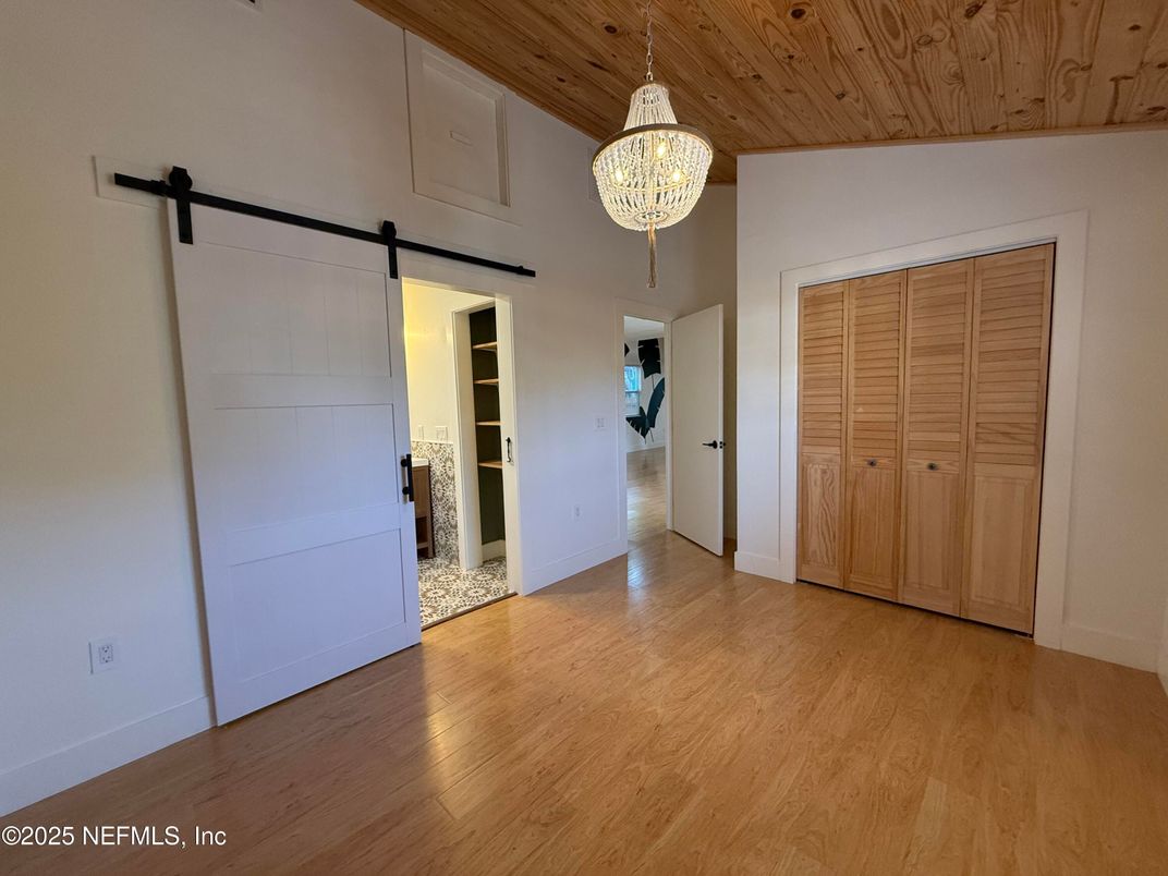 Chandelier, Empty room, Interior, Wooden Ceilings, Wood Texture Flooring