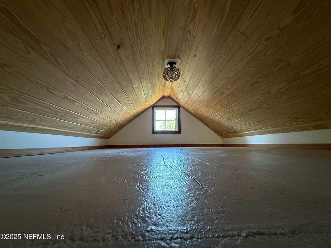 Empty room, Interior, Wooden Ceilings